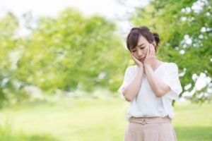 落ち込む女性