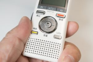 浮気調査に使われる盗聴器の形状