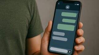 LINEの名前がイニシャル表示…浮気の疑いとトーク術